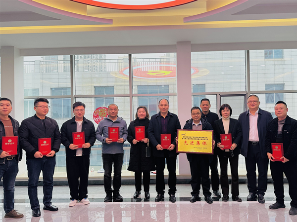 全體成員_600.jpg 全體成員_600.jpg